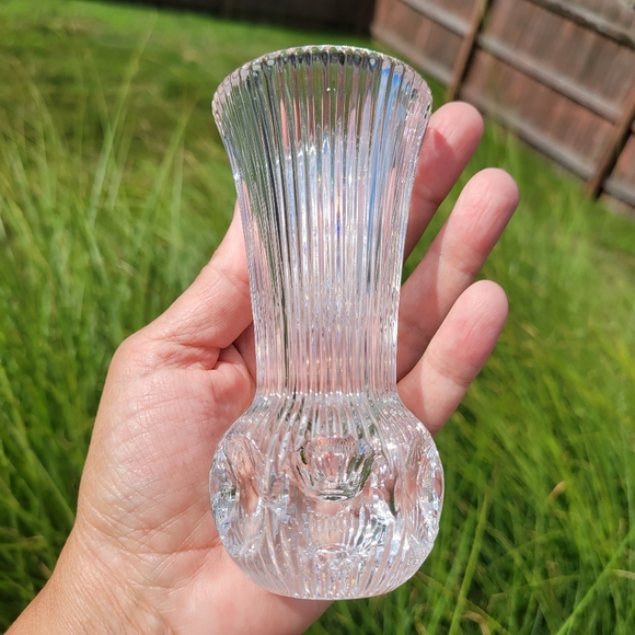 Small Vintage Crystal Bud Vase ~ MCM ~ Thumbprint Base ~ Cut Glass ~ Pretty! - Picture 6 of 14